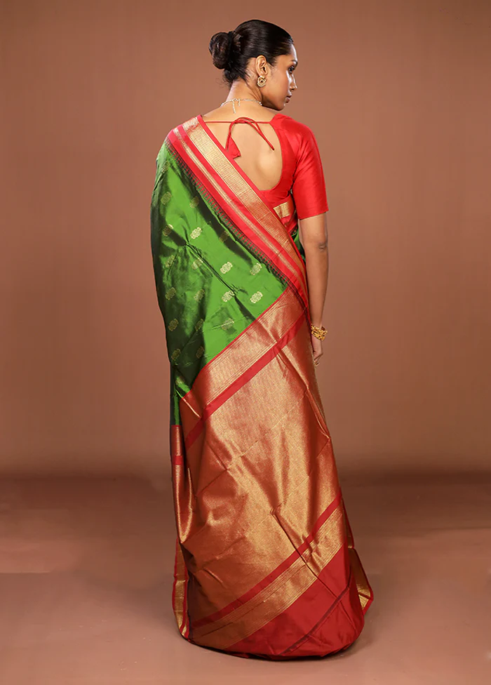 Green Kanjivaram Silk Saree With Blouse Piece - Image 3