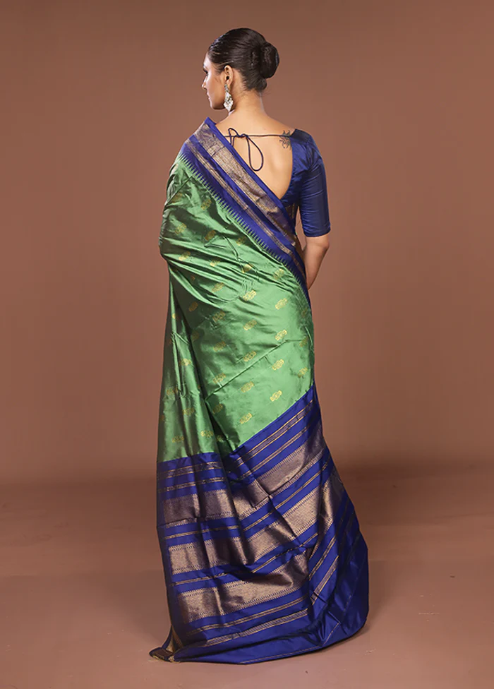 Green Kanjivaram Silk Saree With Blouse Piece - Image 3