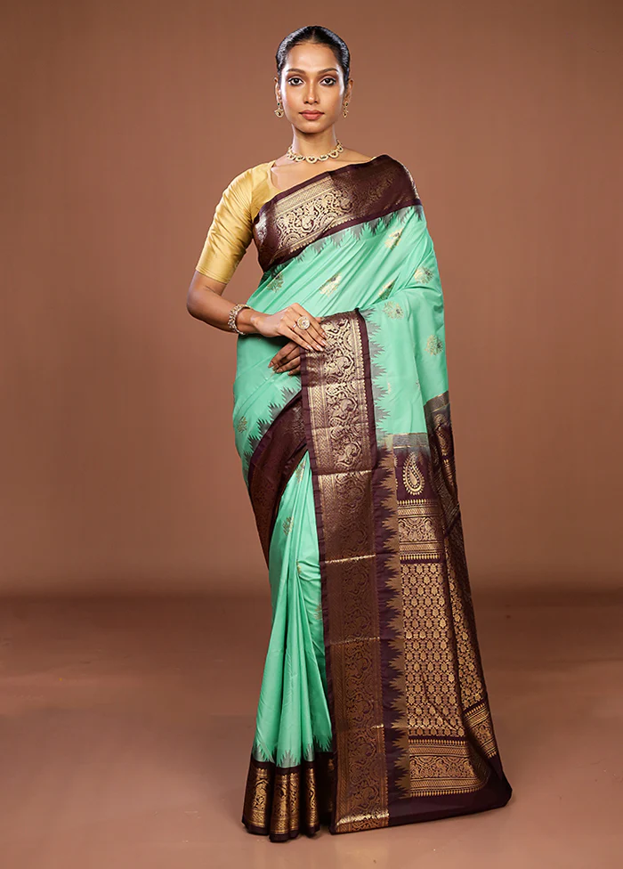 Green Kanjivaram Silk Saree With Blouse Piece - Image 2
