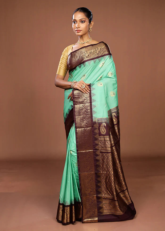 Green Kanjivaram Silk Saree With Blouse Piece - Image 4