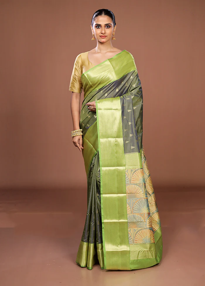 Green Kanjivaram Silk Saree With Blouse Piece - Image 2