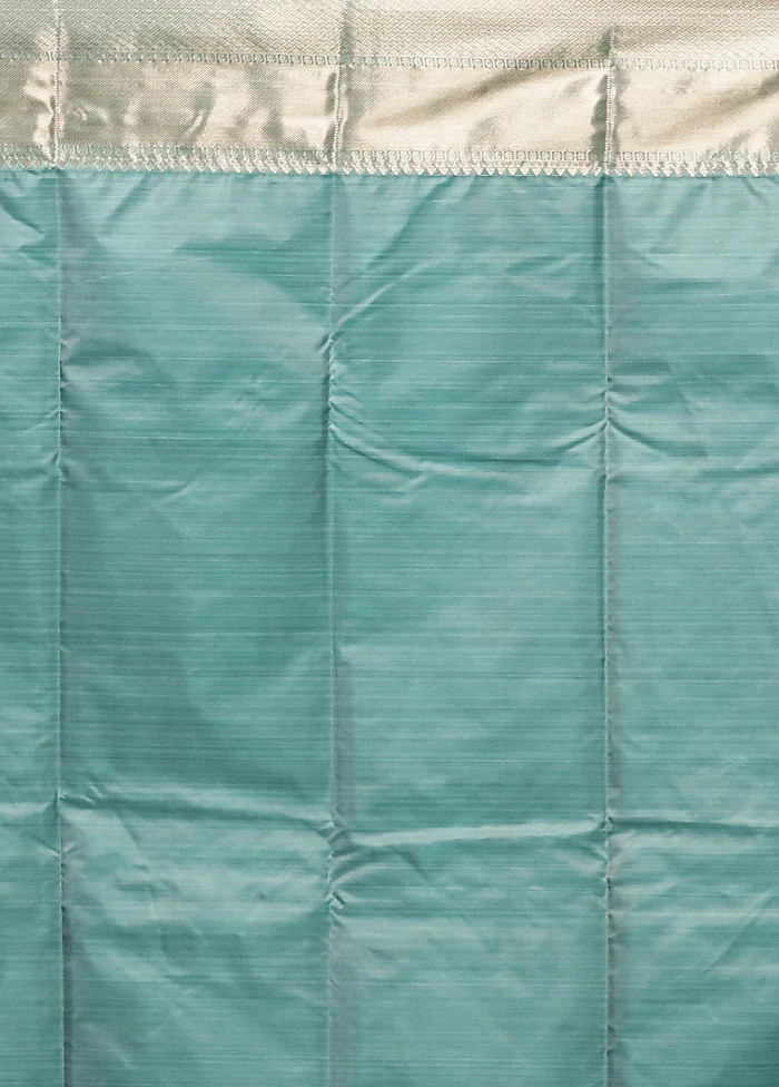 Green Kanjivaram Silk Saree With Blouse Piece - Image 5
