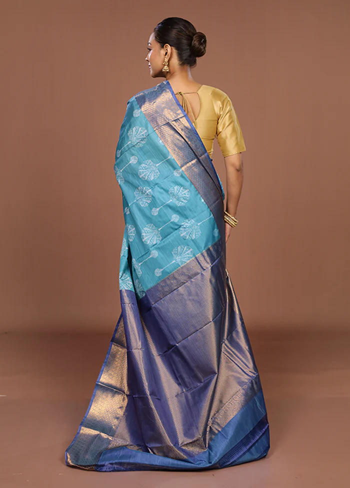 Green Kanjivaram Silk Saree With Blouse Piece - Image 3