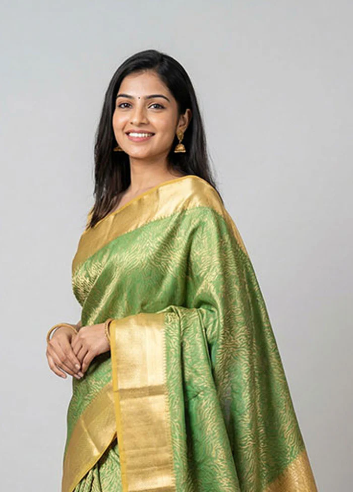Green Kanjivaram Silk Saree With Blouse Piece - Image 2