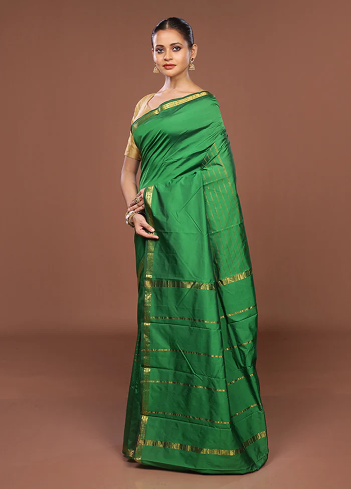 Green Kanjivaram Silk Saree With Blouse Piece - Image 4