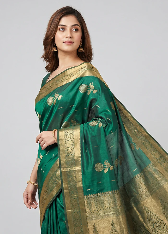 Green Kanjivaram Silk Saree With Blouse Piece - Image 2
