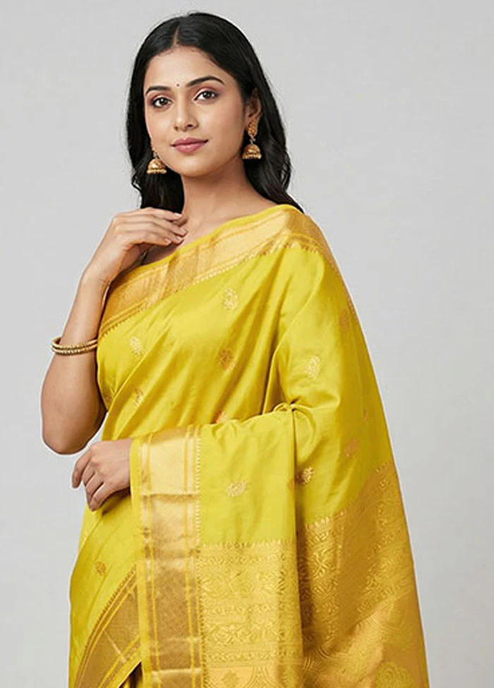 Green Kanjivaram Silk Saree With Blouse Piece - Image 2