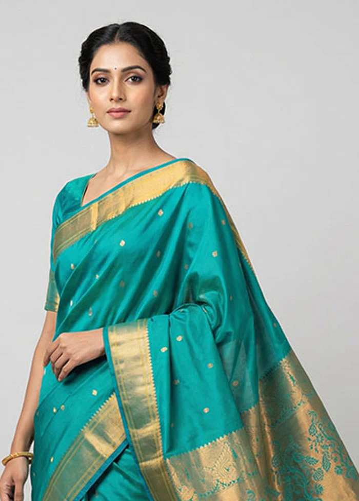 Green Kanjivaram Silk Saree With Blouse Piece - Image 2