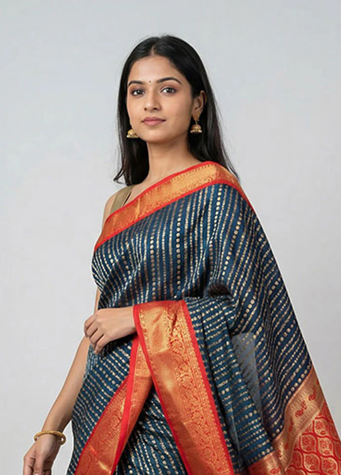 Green Kanjivaram Silk Saree With Blouse Piece - Image 2