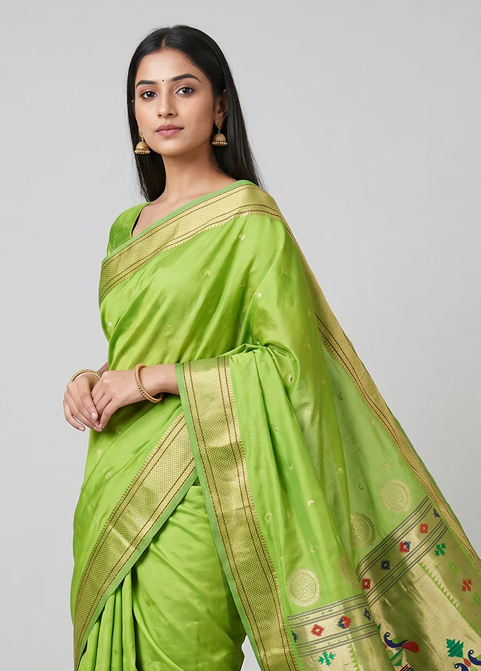 Green Kanjivaram Silk Saree With Blouse Piece - Image 2