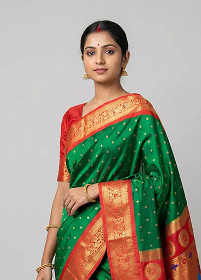Green Kanjivaram Silk Saree With Blouse Piece - Image 2
