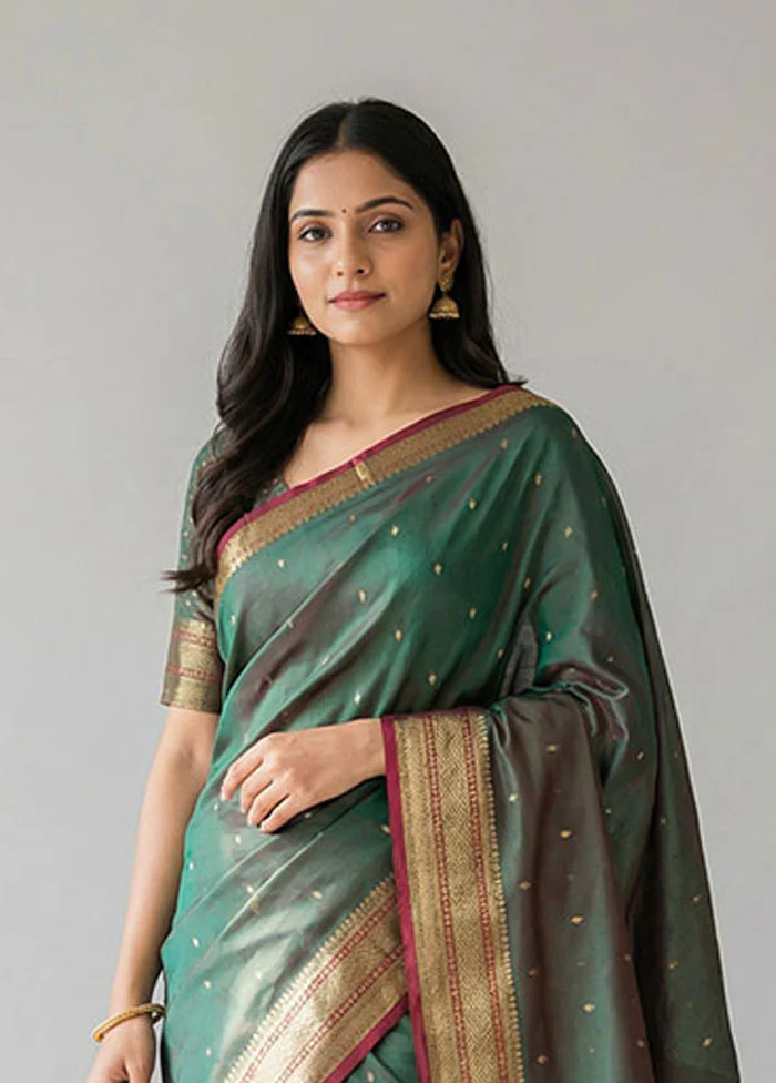 Green Kanjivaram Silk Saree With Blouse Piece - Image 2