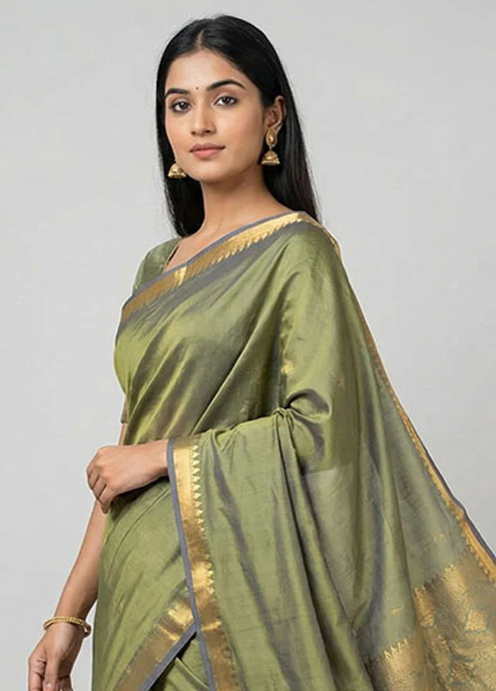 Green Kanjivaram Silk Saree With Blouse Piece - Image 2