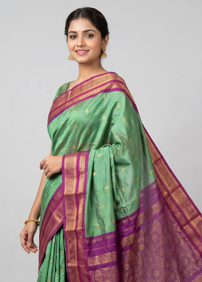 Green Kanjivaram Silk Saree With Blouse Piece - Image 2