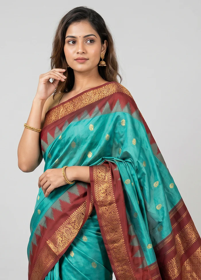 Green Kanjivaram Silk Saree With Blouse Piece - Image 2