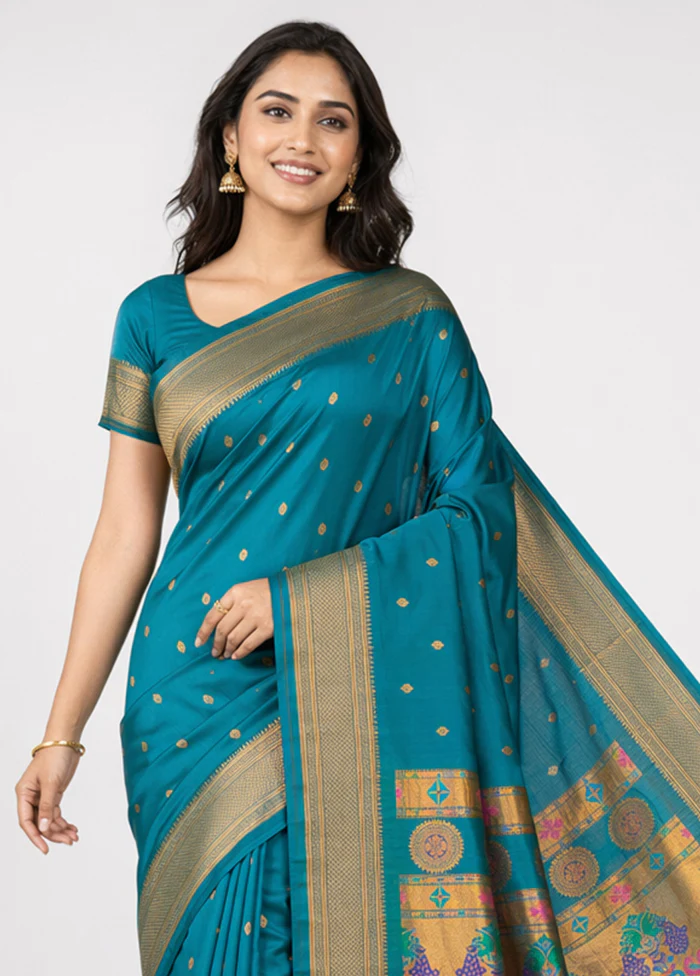 Green Kanjivaram Silk Saree With Blouse Piece - Image 2