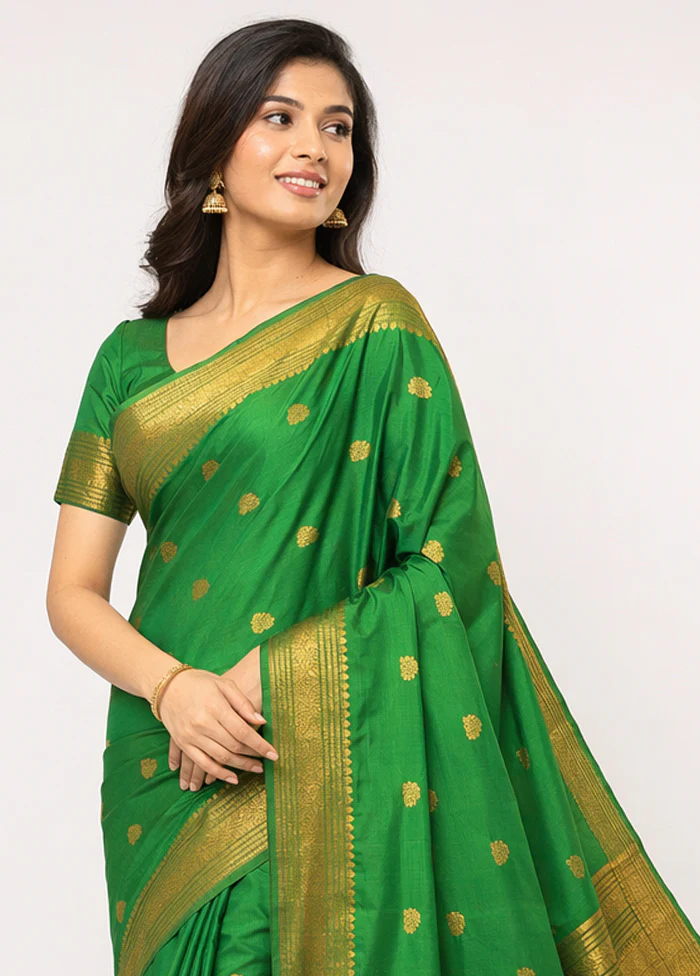 Green Kanjivaram Silk Saree With Blouse Piece - Image 2