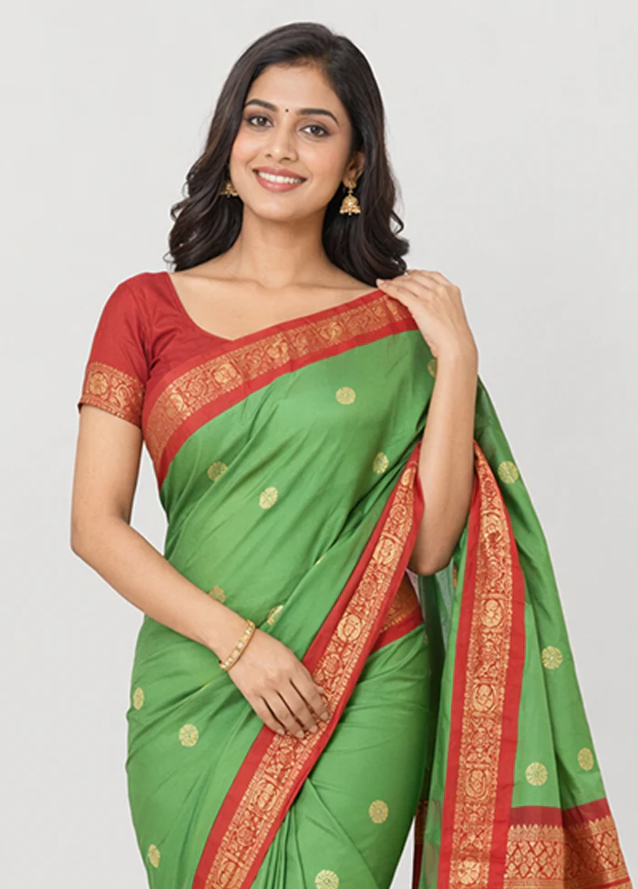 Green Kanjivaram Silk Saree With Blouse Piece - Image 2