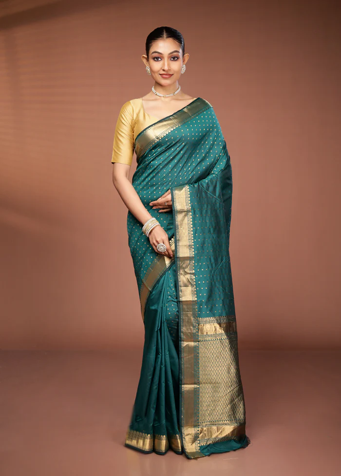Green Kanjivaram Silk Saree With Blouse Piece - Image 2