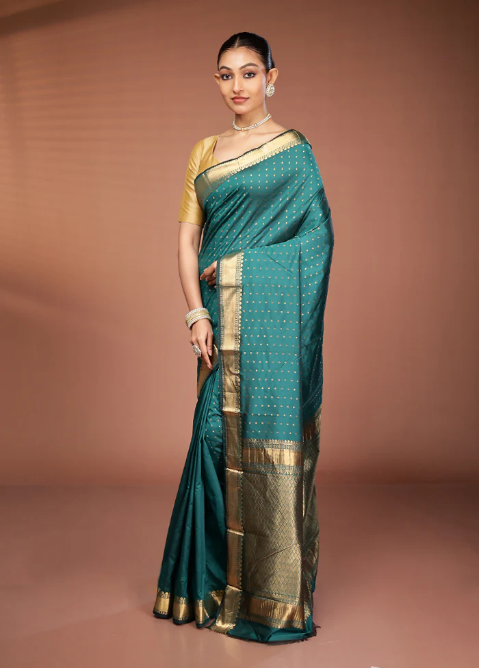 Green Kanjivaram Silk Saree With Blouse Piece - Image 4