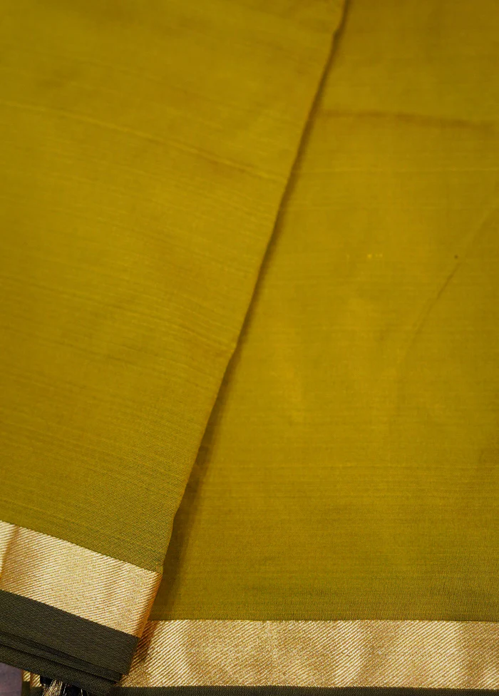 Green Kanjivaram Silk Saree With Blouse Piece - Image 2