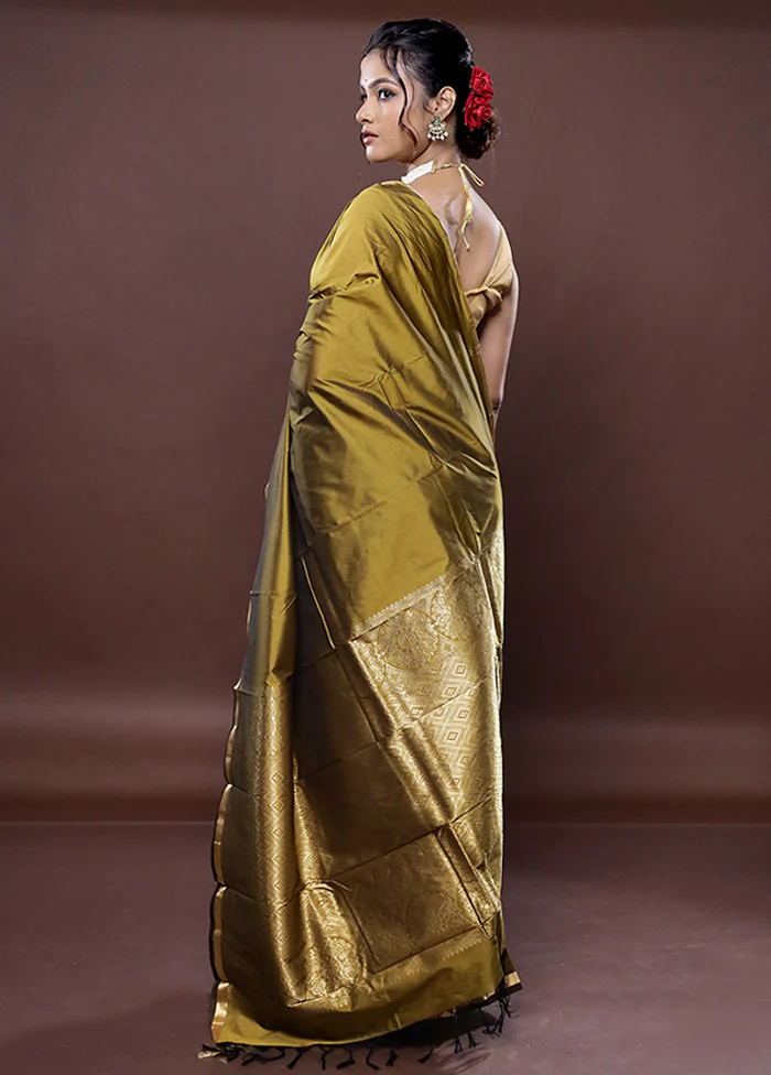 Green Kanjivaram Silk Saree With Blouse Piece - Image 4