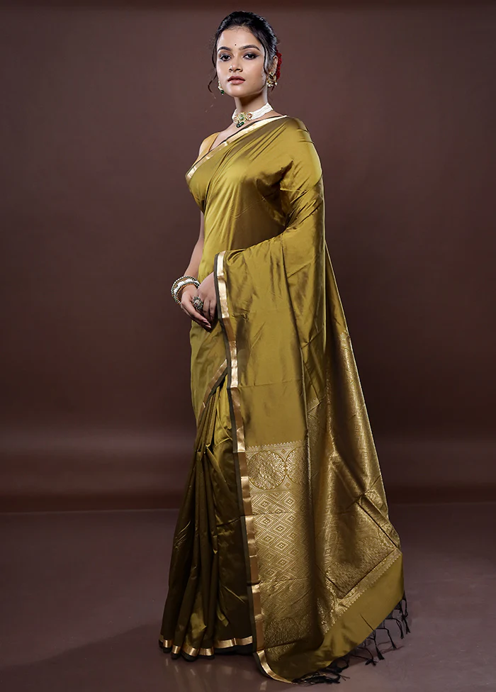 Green Kanjivaram Silk Saree With Blouse Piece - Image 5