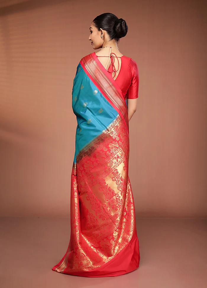 Green Kanjivaram Silk Saree With Blouse Piece - Image 3