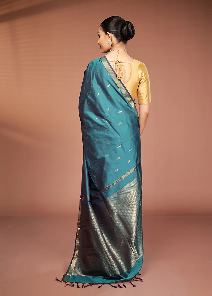 Green Kanjivaram Silk Saree With Blouse Piece - Image 3