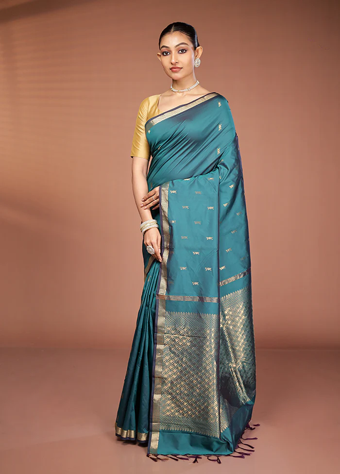 Green Kanjivaram Silk Saree With Blouse Piece - Image 4