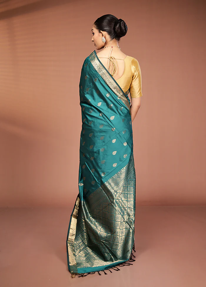 Green Kanjivaram Silk Saree With Blouse Piece - Image 3