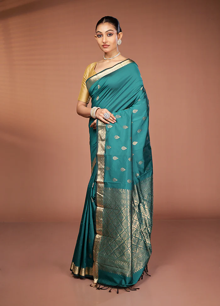 Green Kanjivaram Silk Saree With Blouse Piece - Image 4