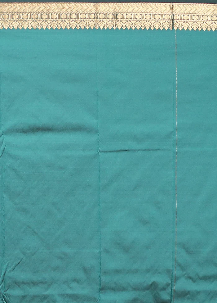 Green Kanjivaram Silk Saree With Blouse Piece - Image 5