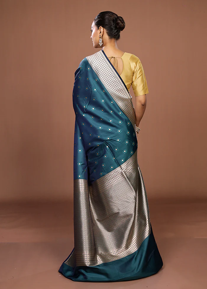 Green Katan Silk Saree With Blouse Piece - Image 3