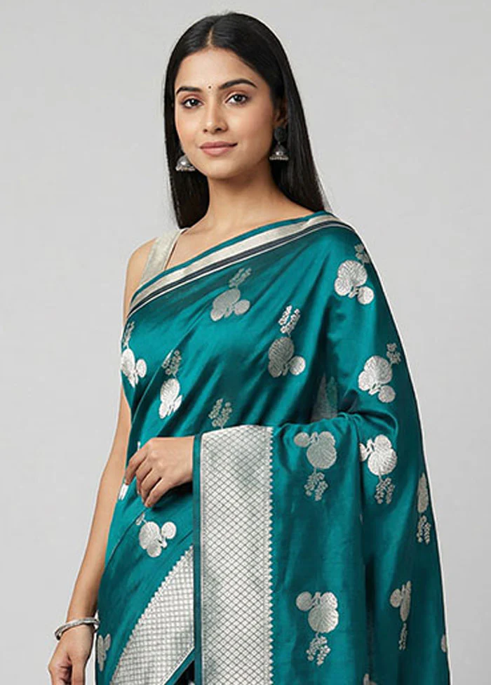 Green Katan Silk Saree With Blouse Piece - Image 2