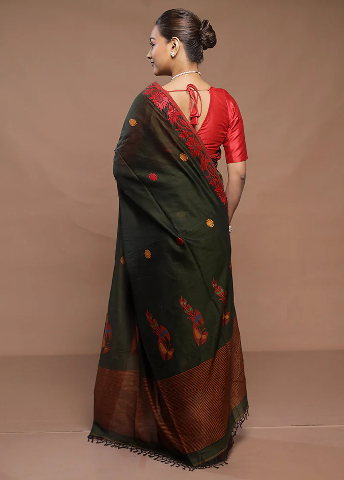 Green Cotton Saree With Blouse Piece - Image 3