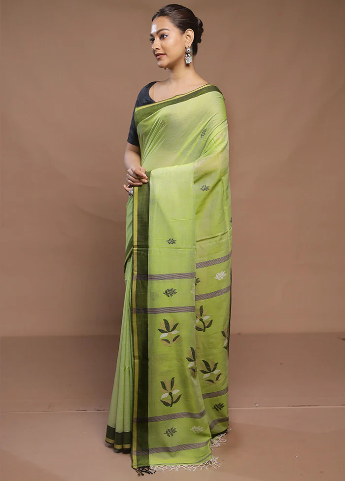 Green Cotton Saree With Blouse Piece - Image 4