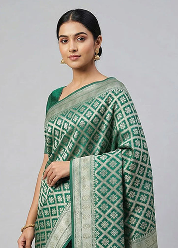 Green Kora Silk Saree With Blouse Piece - Image 2