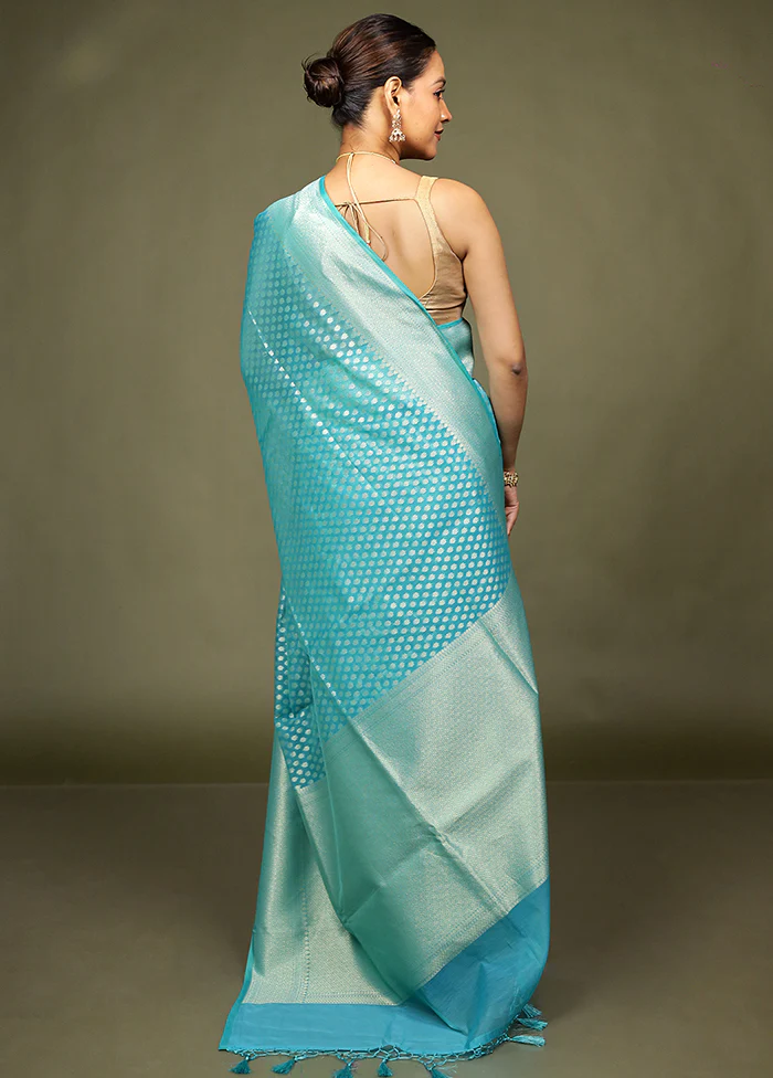 Green Kora Silk Saree With Blouse Piece - Image 3