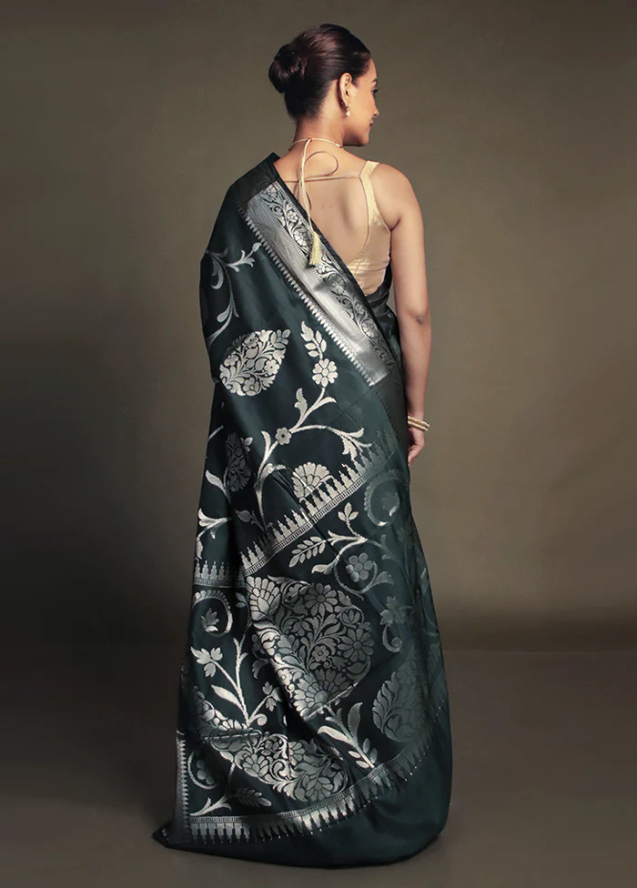 Green Kora Silk Saree With Blouse Piece - Image 3