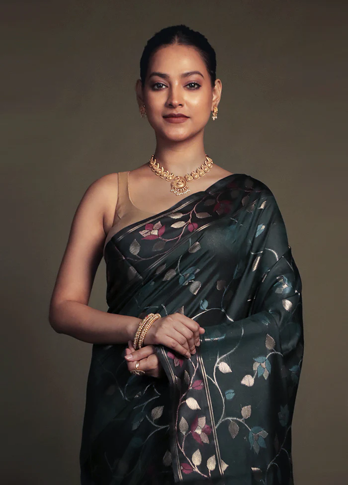 Green Kora Silk Saree With Blouse Piece - Image 2