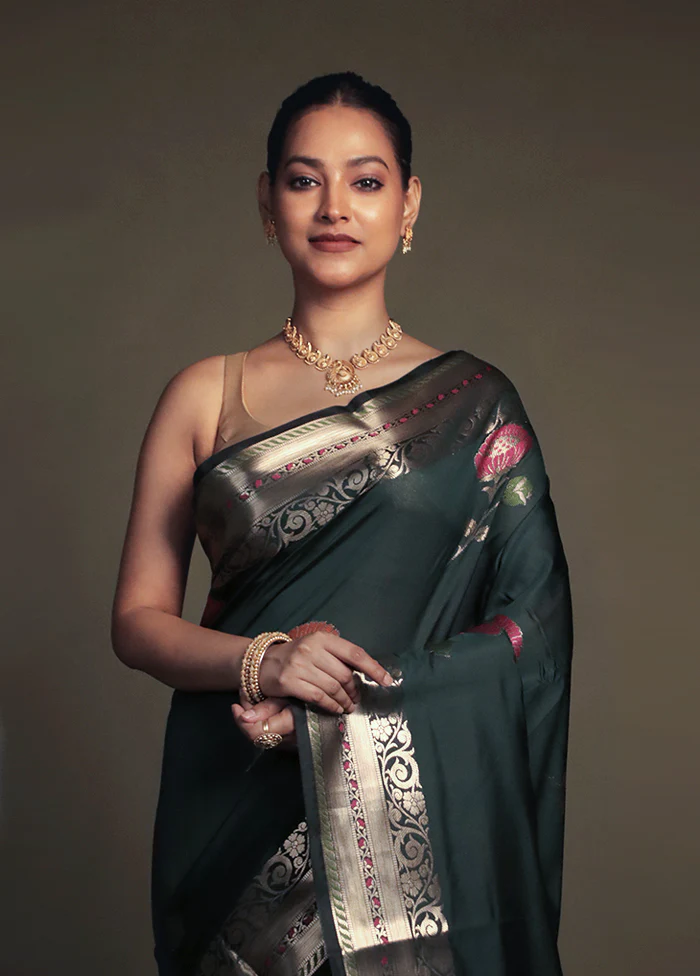 Green Kora Silk Saree With Blouse Piece - Image 2