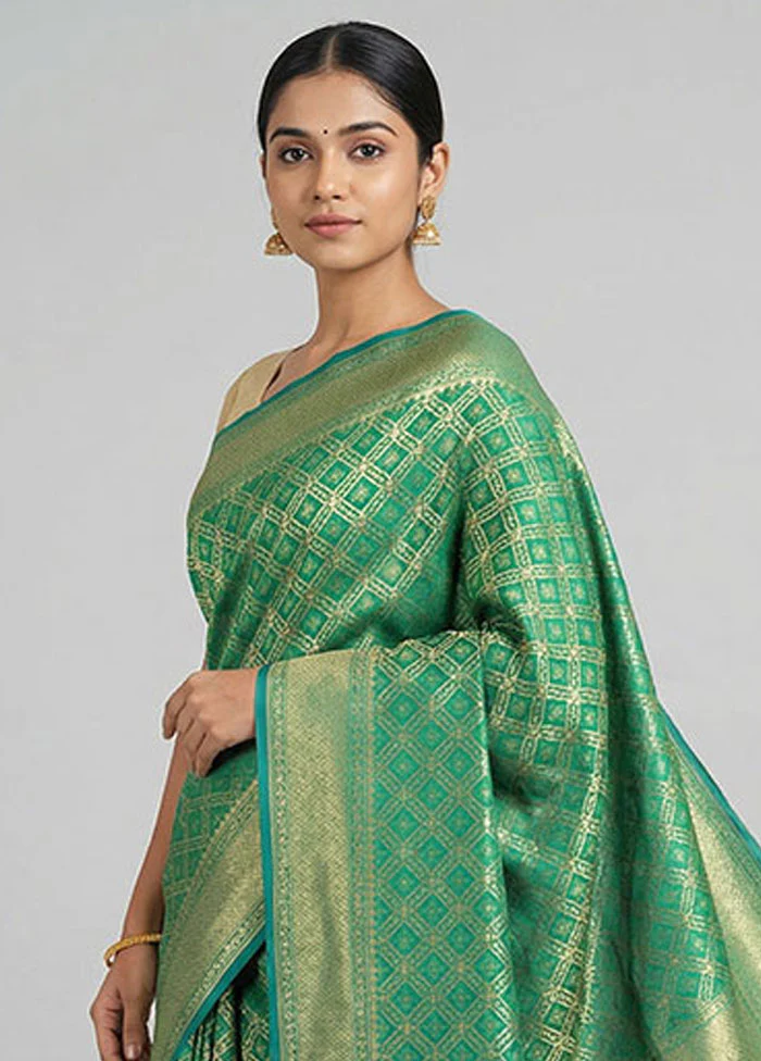 Green Kora Silk Saree With Blouse Piece - Image 2
