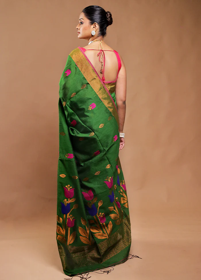 Green Matka Silk Saree With Blouse Piece - Image 3