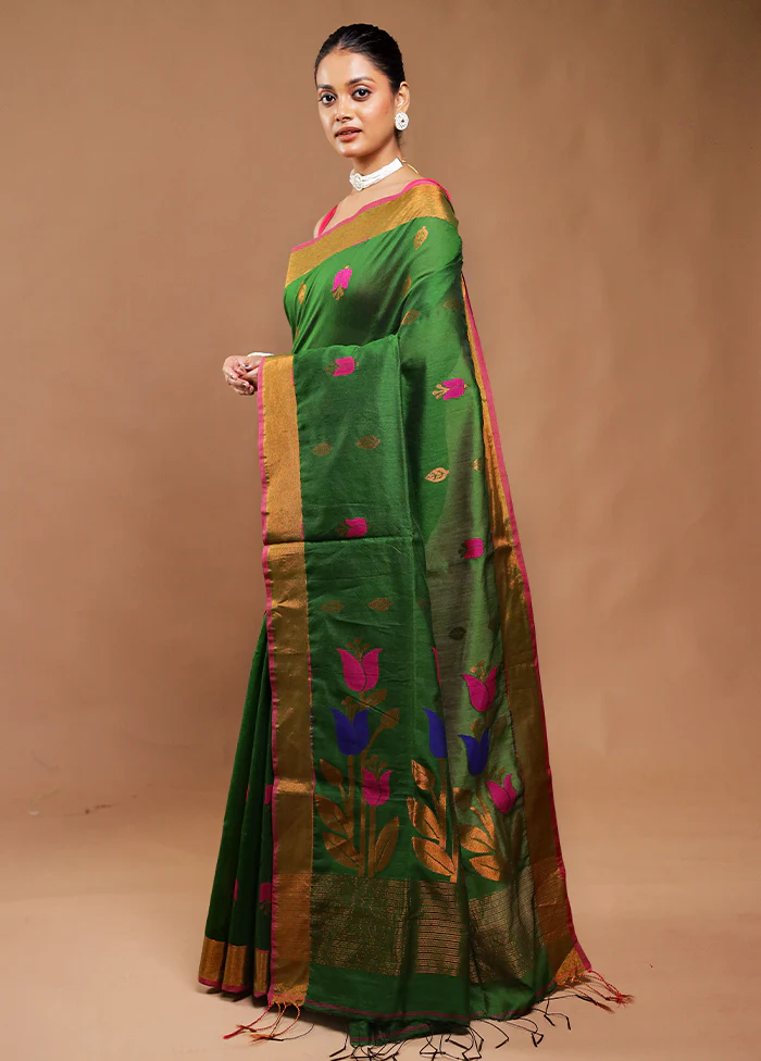 Green Matka Silk Saree With Blouse Piece - Image 4
