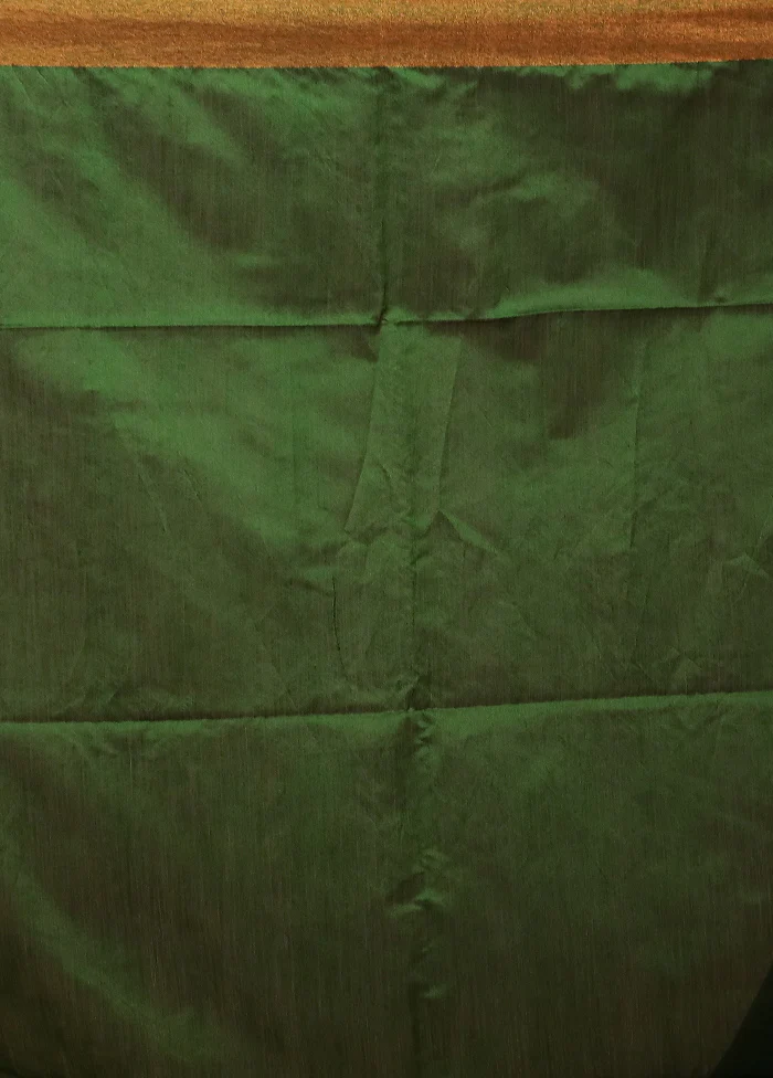 Green Matka Silk Saree With Blouse Piece - Image 5