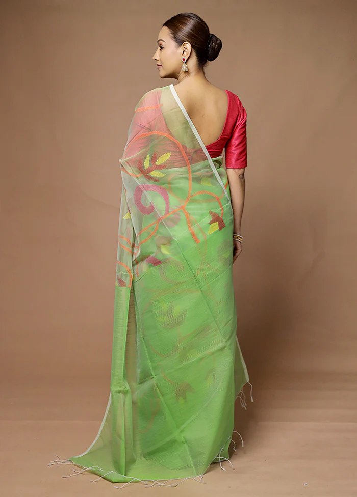 Green Matka Silk Saree With Blouse Piece - Image 3
