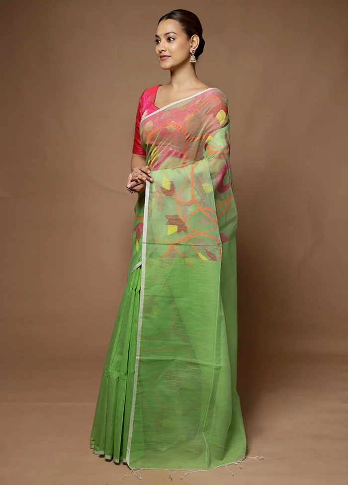 Green Matka Silk Saree With Blouse Piece - Image 4