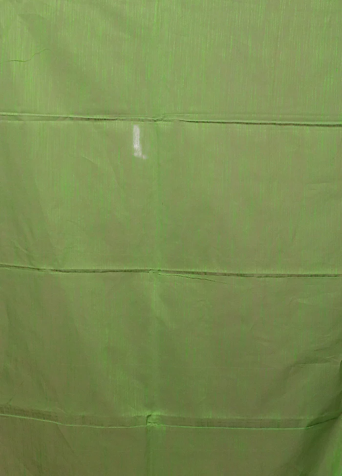 Green Matka Silk Saree With Blouse Piece - Image 5
