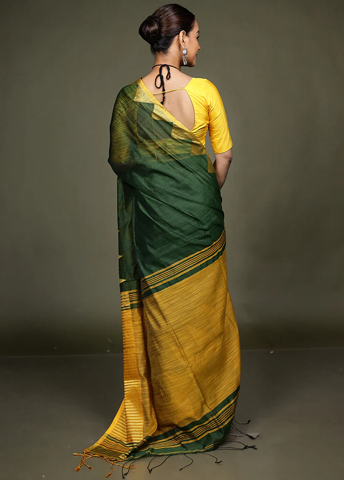 Green Matka Silk Saree With Blouse Piece - Image 3